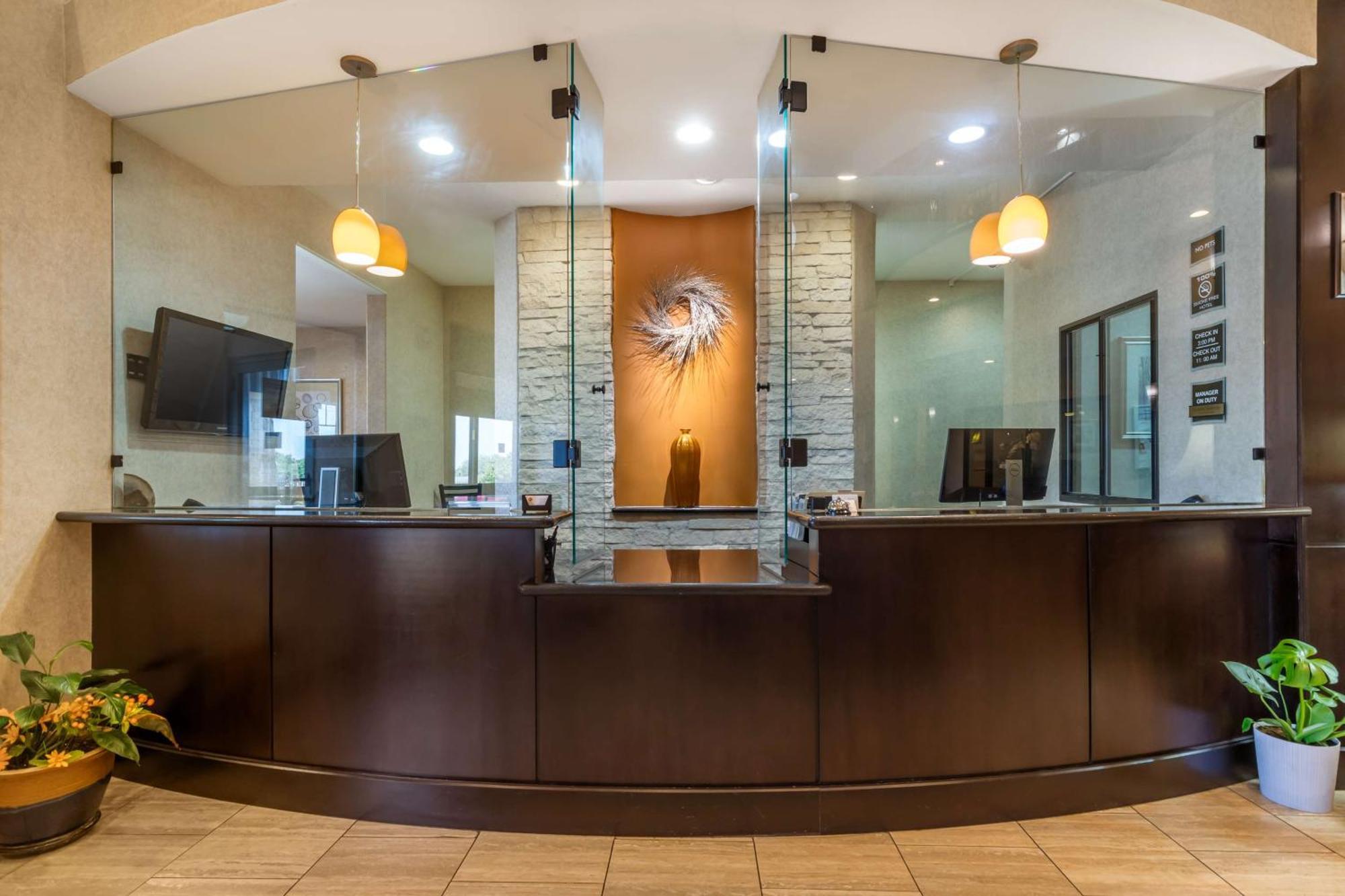 Best Western Plus Lytle Inn And Suites Exteriér fotografie