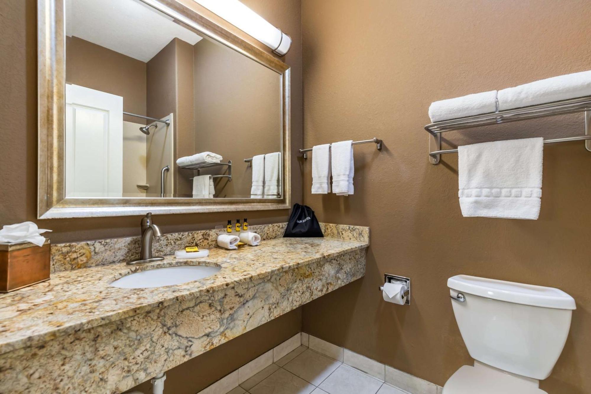 Best Western Plus Lytle Inn And Suites Exteriér fotografie